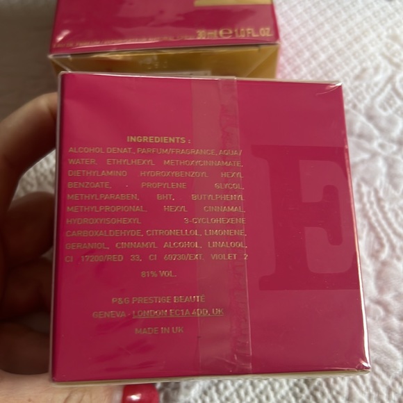 Escada E perfume spray - Picture 2 of 3